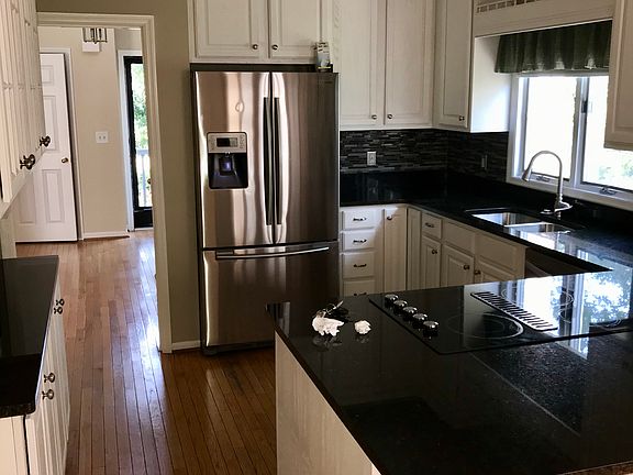 Kitchen (reverse view).