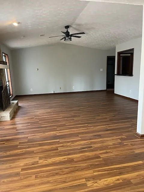 3 bed, 1700 sqft, $1,700 — Photo 4