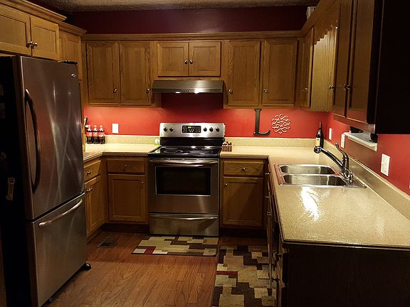3rd image of 167 Sanders Dr