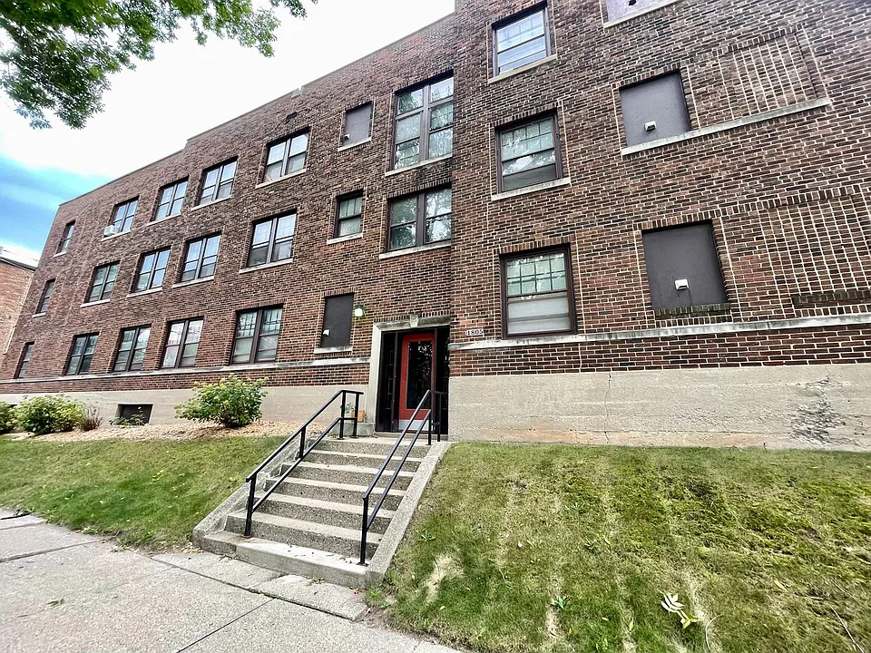 1805 E Park Pl