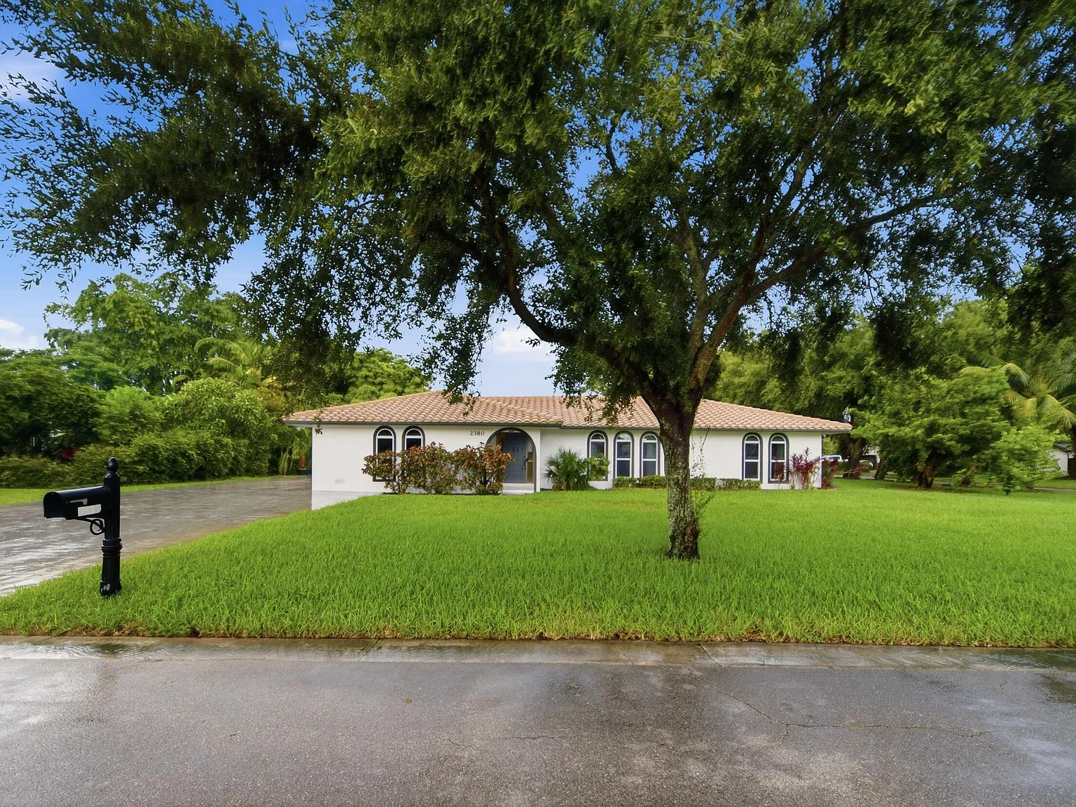 4 bed, 2.0 bath, 2447 sqft, $4,500 — Photo 1