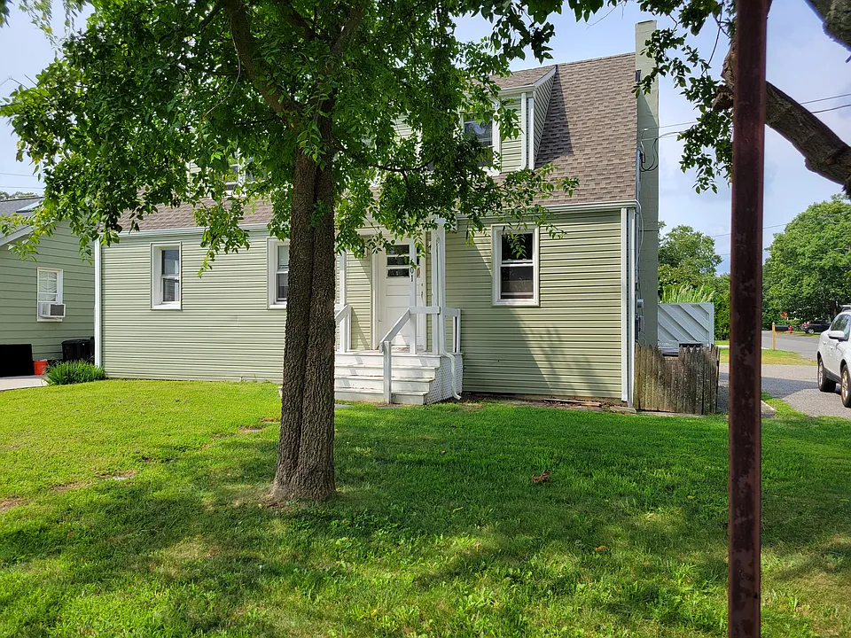 601 River Ave #B