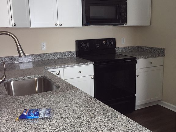 5th image of 28 E Franklin St #3