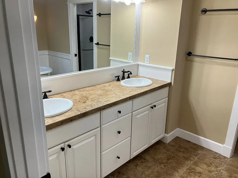 2612 NE Park Dr — Photo 9
