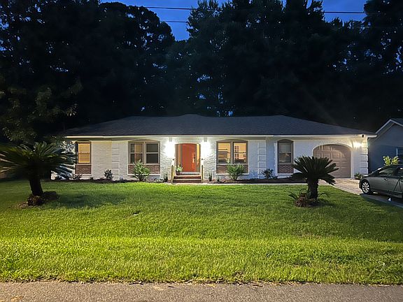 Night view of La Casita