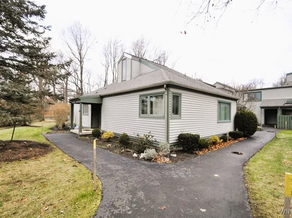 312 Old Meadow Dr #312, East Amherst, NY 14051