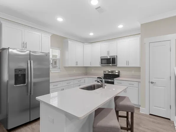 280 Date Palm Ln, Freeport, FL 32439