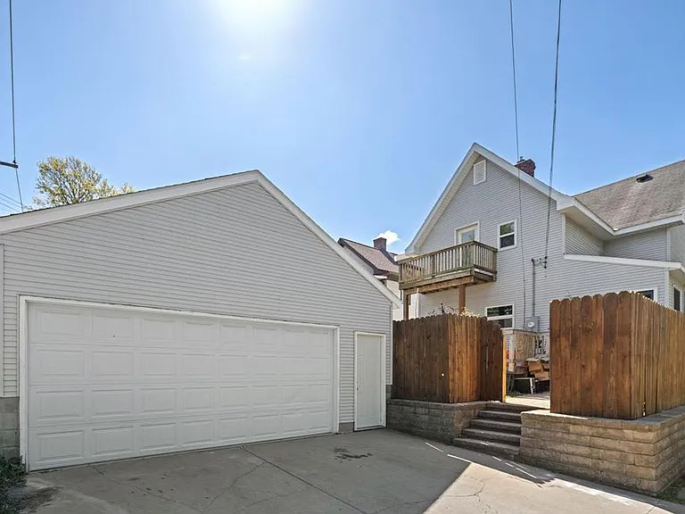 1727 Marshall Ave — Photo 14