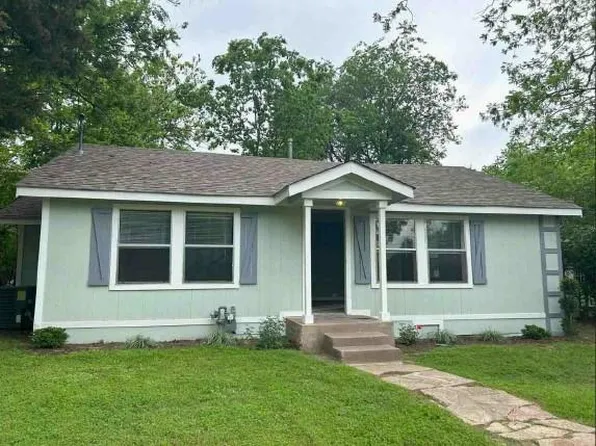 904 N Neal St, Commerce, TX 75428