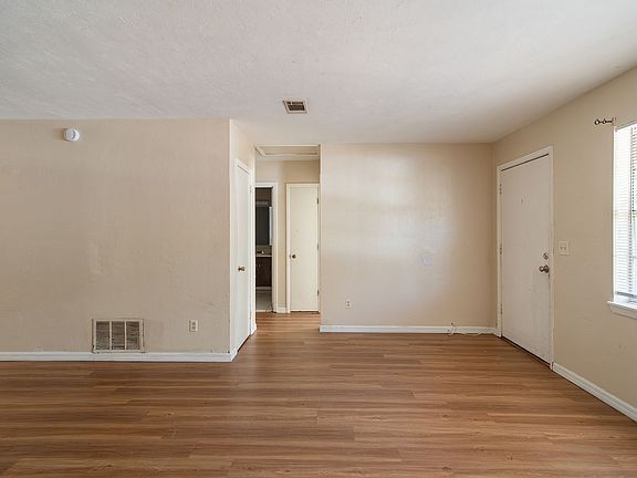 4th image of 3103 Pontiac Dr #A