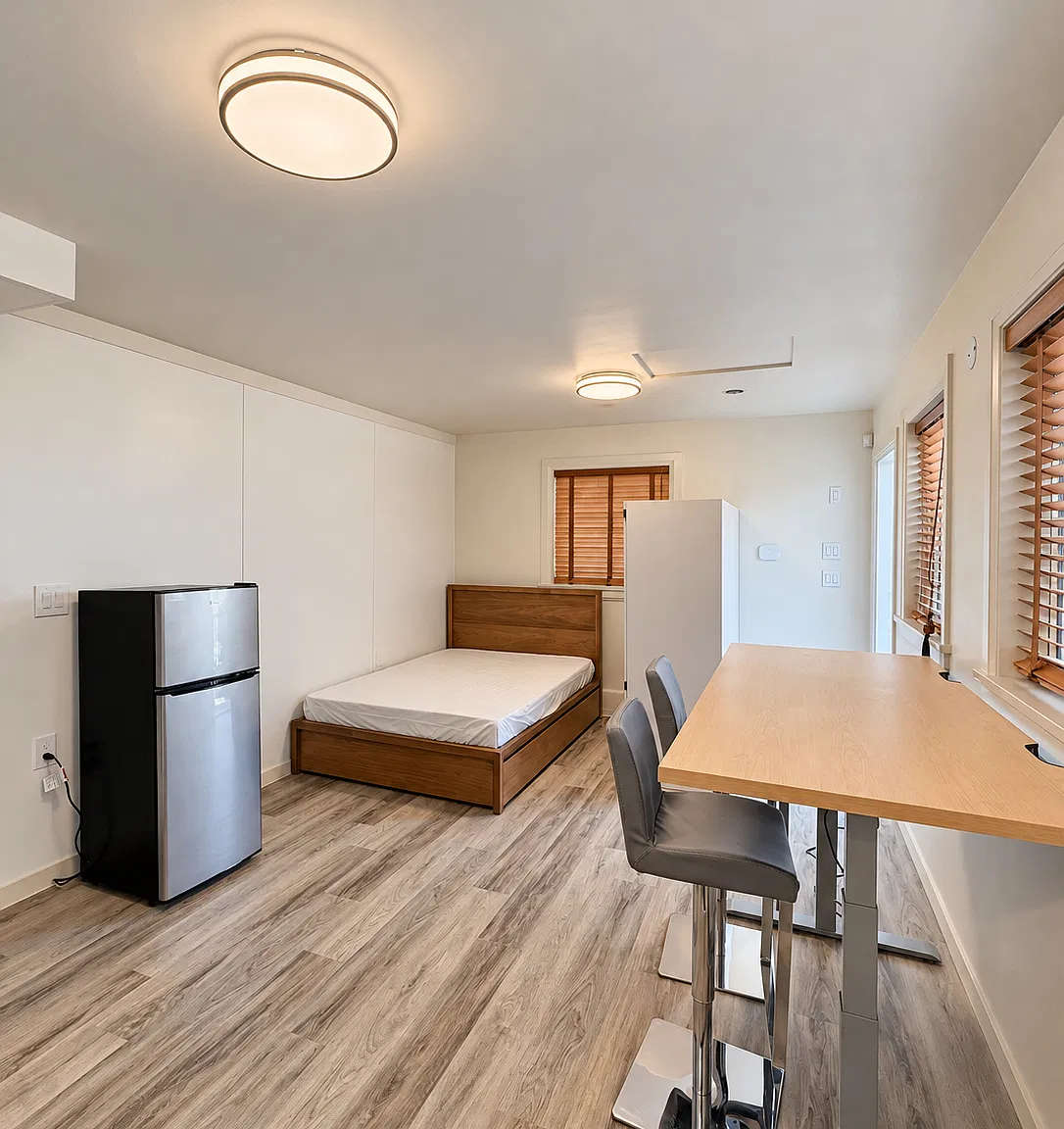 Studio, 450 sqft, $1,299 — Photo 2