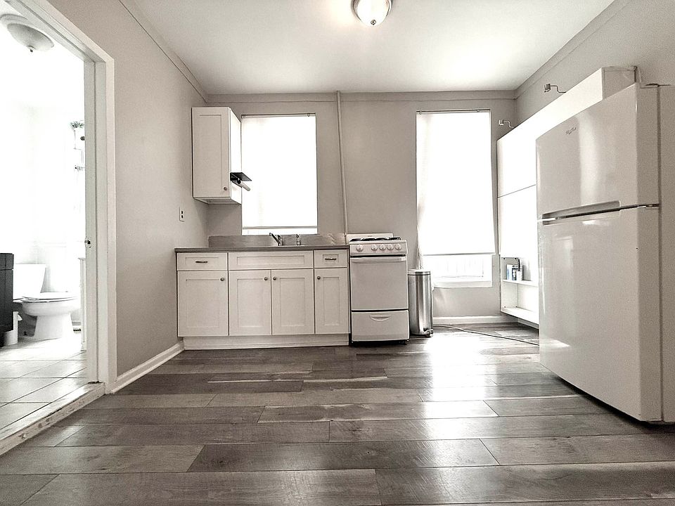 2nd image of 135 Lawrence St Floor 4