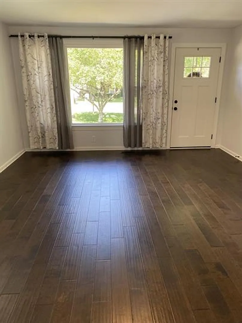 3 Bedroom Home with Beautiful Backyard — Photo 3