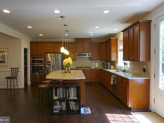 3rd image of 6691 Jessamine Ct