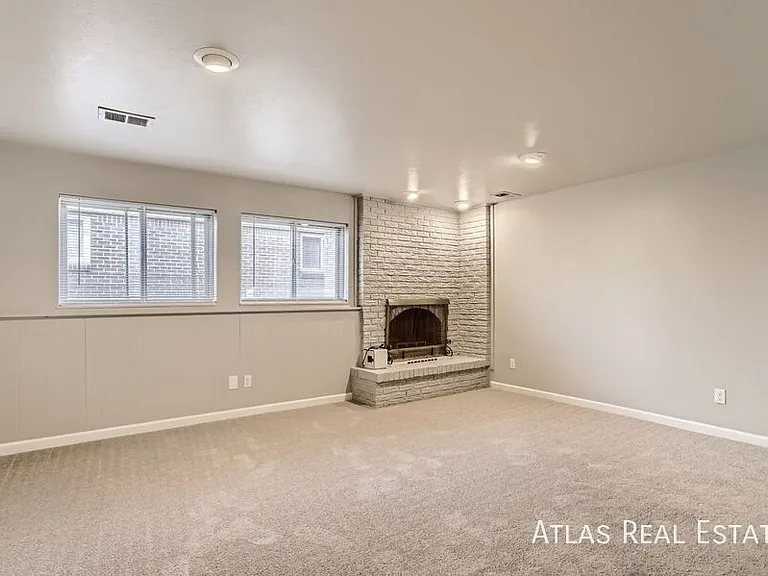 364 S Peoria Cir — Photo 5