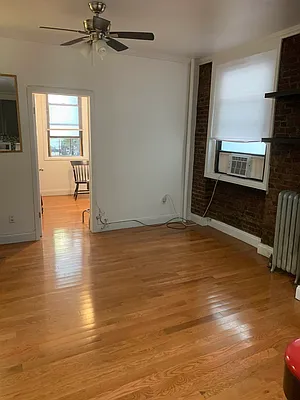 Rented by Halvatzis Realty | media 21