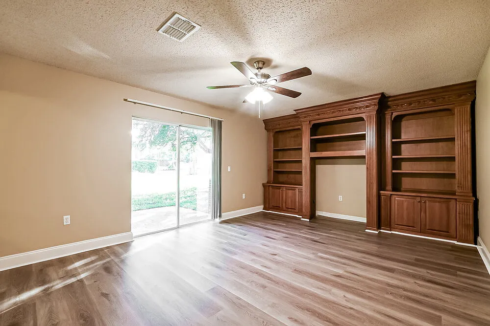 4 bed, 2.5 bath, 2250 sqft, $2,655 — Photo 4