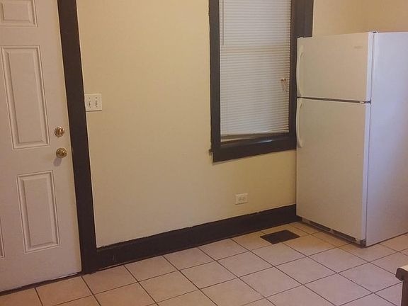 4th image of 2865 E 82nd St #3F