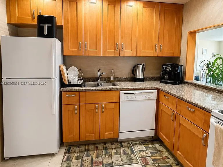 1000 Parkview Dr #505 — Photo 7