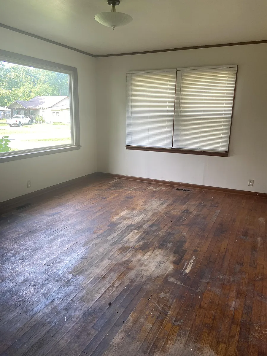 Living room - 118 NE 3rd St
