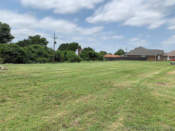 2nd image of 207 Beecher Ln