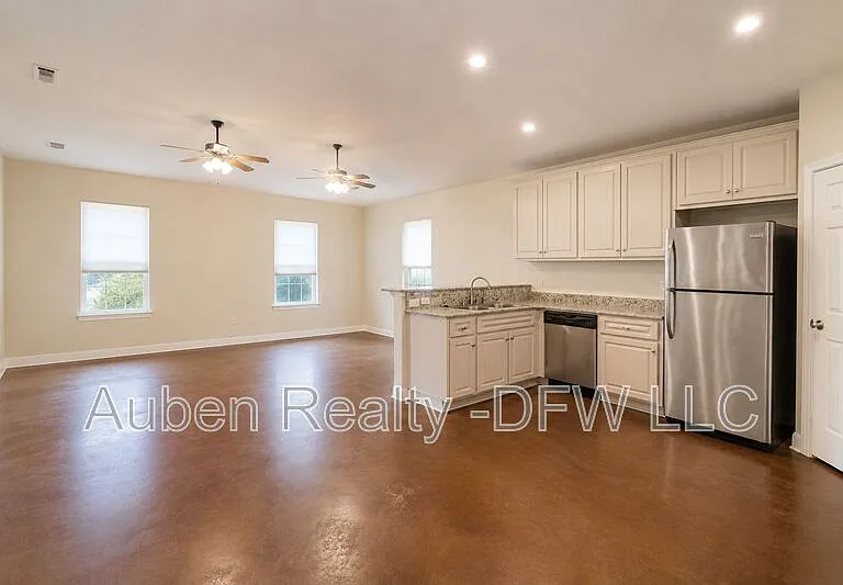 2310 S 3rd St #B — Photo 2