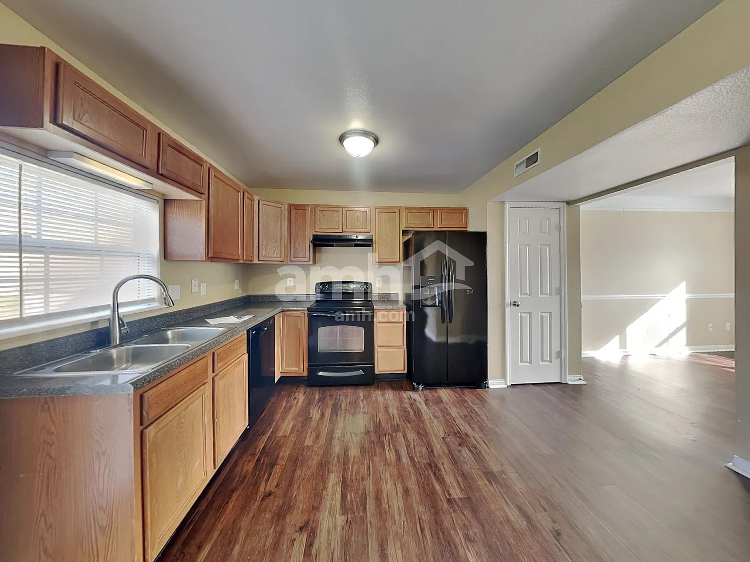 4 bed, 2.5 bath, 1704 sqft, $1,980 — Photo 3