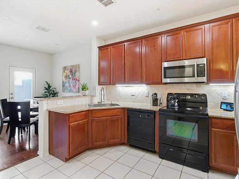 7237 Rembrandt Dr — Photo 6