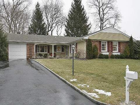 1st image of 4 Thornwood Ct
