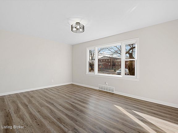 4th image of 13315 Meadowlawn Dr