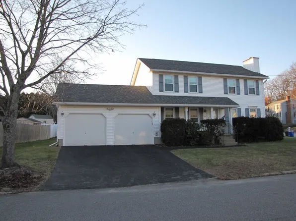 210 Pinebrook Place, Manchester, NH 03109