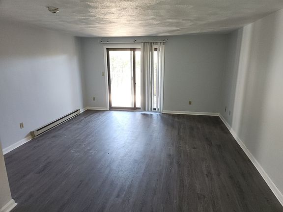 3rd image of 448 Mount Hope St #2