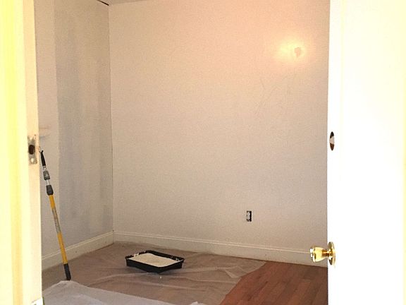 5th image of 220 E 18th St #44