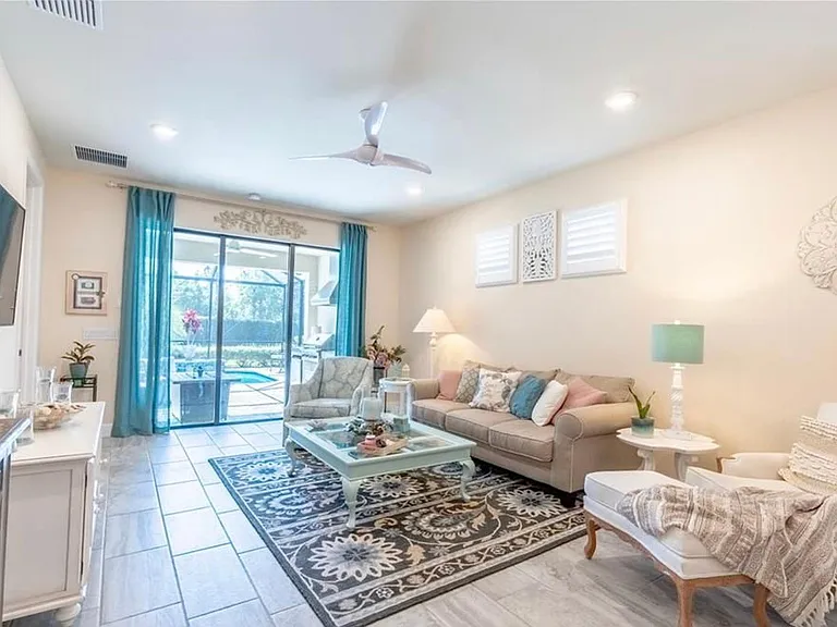 7662 Jacaranda Ln — Photo 11
