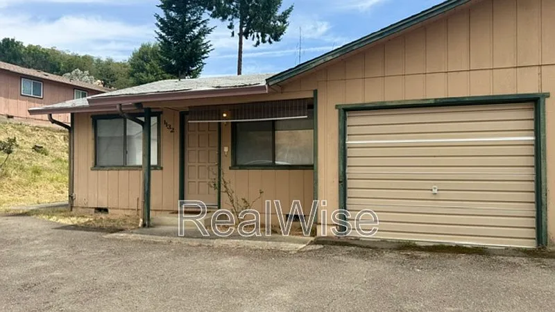 2 bed, 1.0 bath, 700 sqft, $1,250 — Photo 3