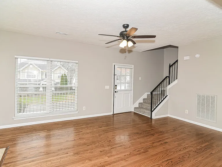 1604 Zurich Dr — Photo 4