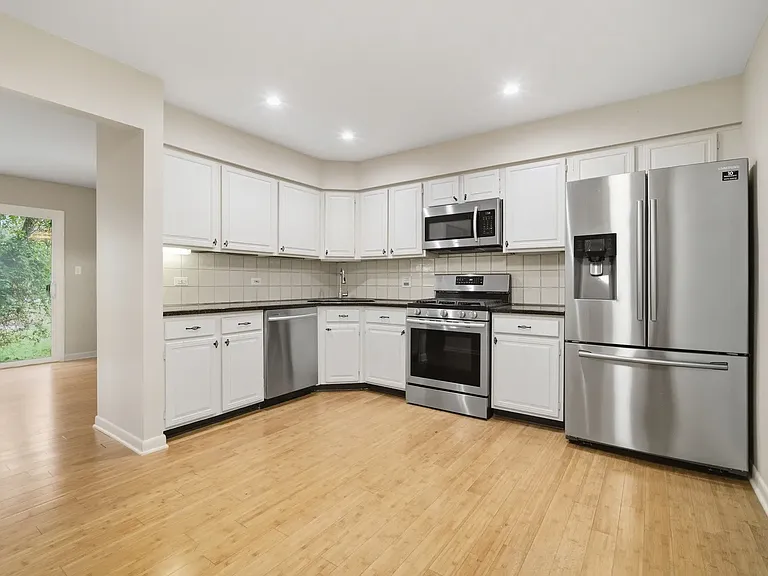 2456 Cobblewood Dr — Photo 3