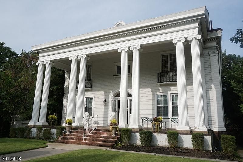 1st image of 264 Derrom Ave