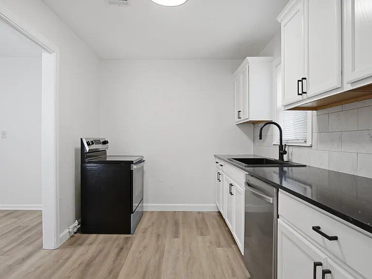 1237 Staton Dr — Photo 17