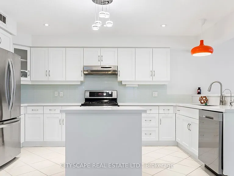 1831 Reilly Walk — Photo 3