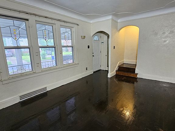 4th image of 15769 Stansbury St