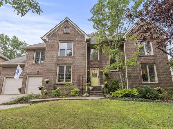 740 Andover Village Dr, Lexington, KY 40509