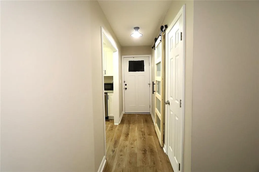 3 bed, 2.0 bath, 1120 sqft, $1,900 — Photo 4