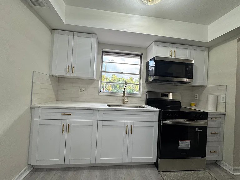 4443 W Humphrey St — Photo 2