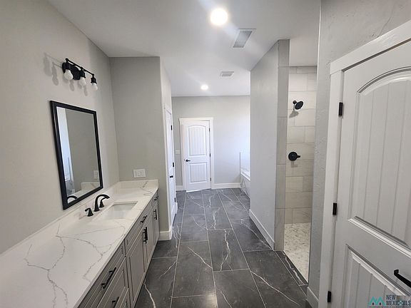 4th image of 2 Applewood Ct