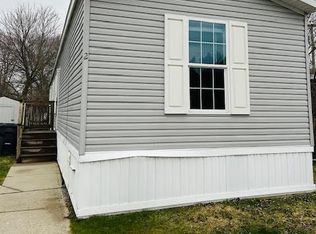 2 E Manor St, Oxford, MI 48371