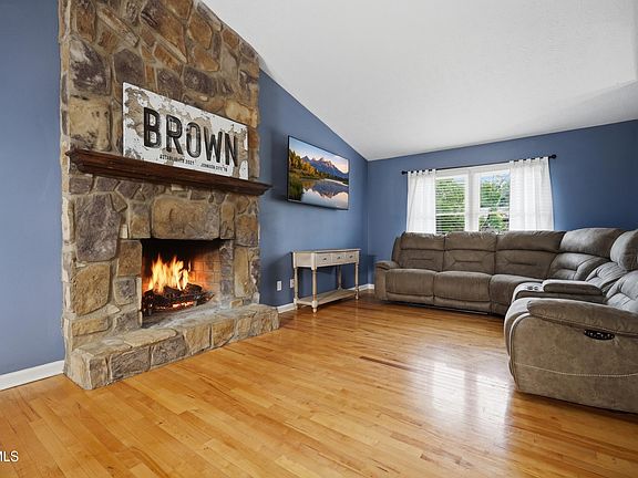 4th image of 2805 Oakcliff Ct