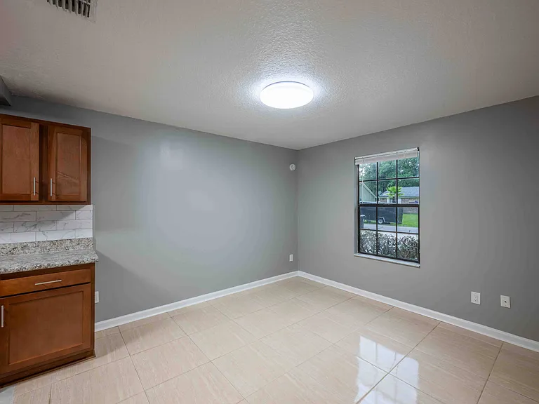 1623 Twin Oak Dr E — Photo 25