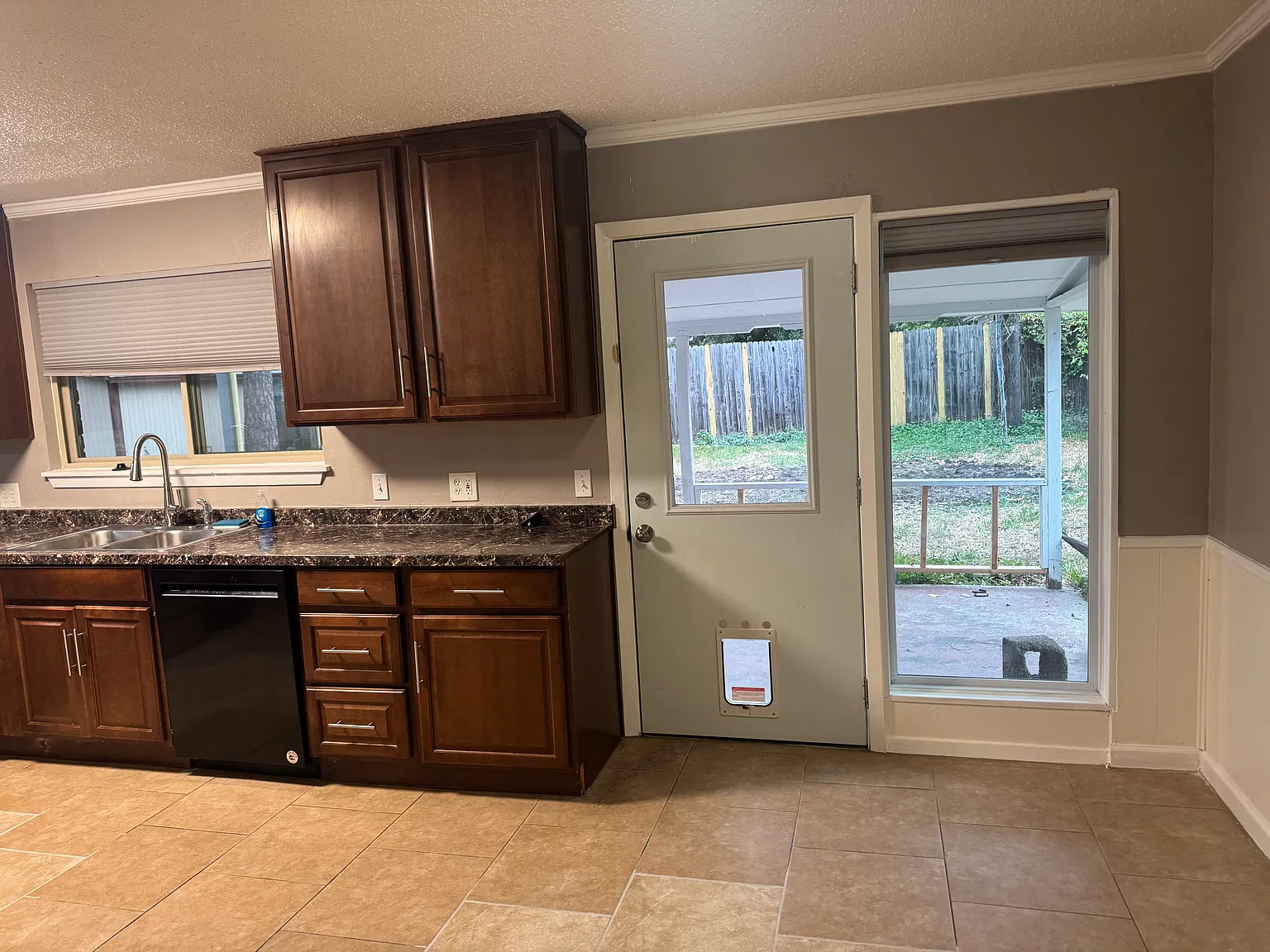 3 bed, 1300 sqft, $2,300 — Photo 2