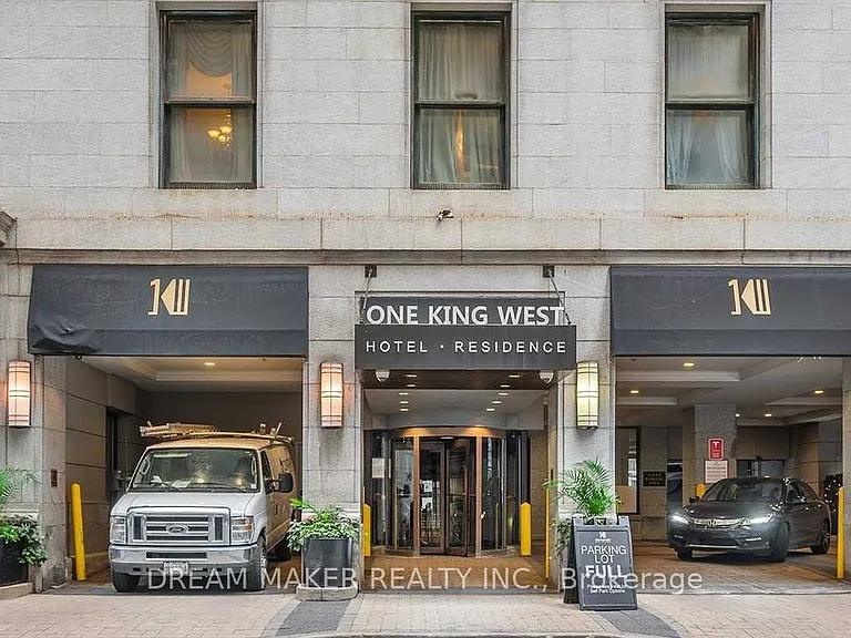 1 King St W #918 — Photo 14